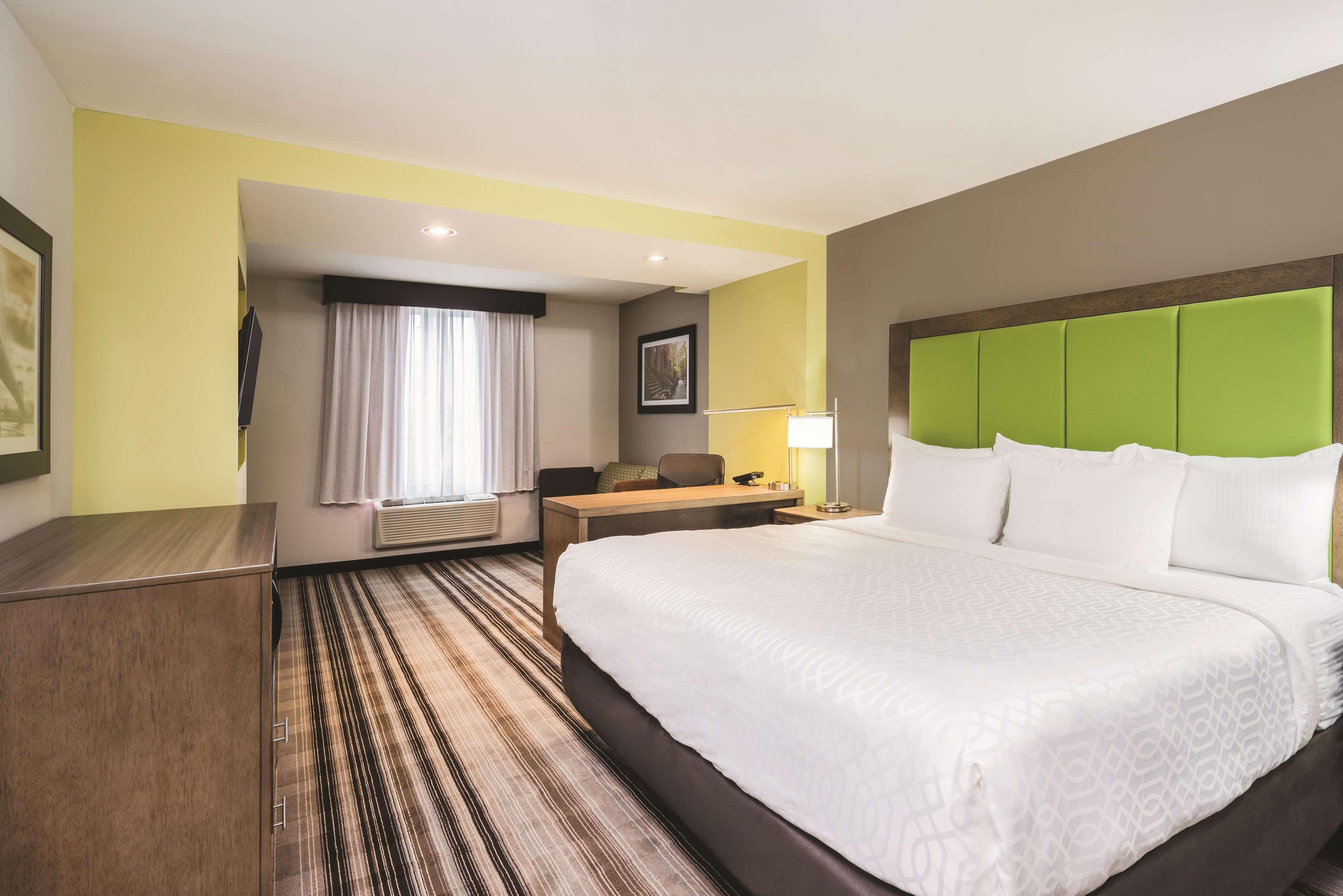 La Quinta By Wyndham Brooklyn Central New York Exterior foto