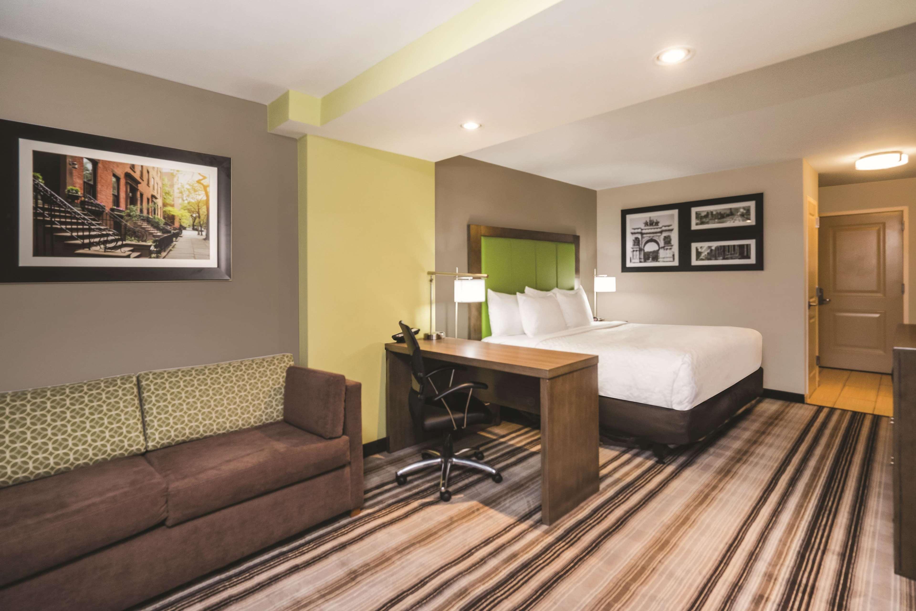La Quinta By Wyndham Brooklyn Central New York Exterior foto