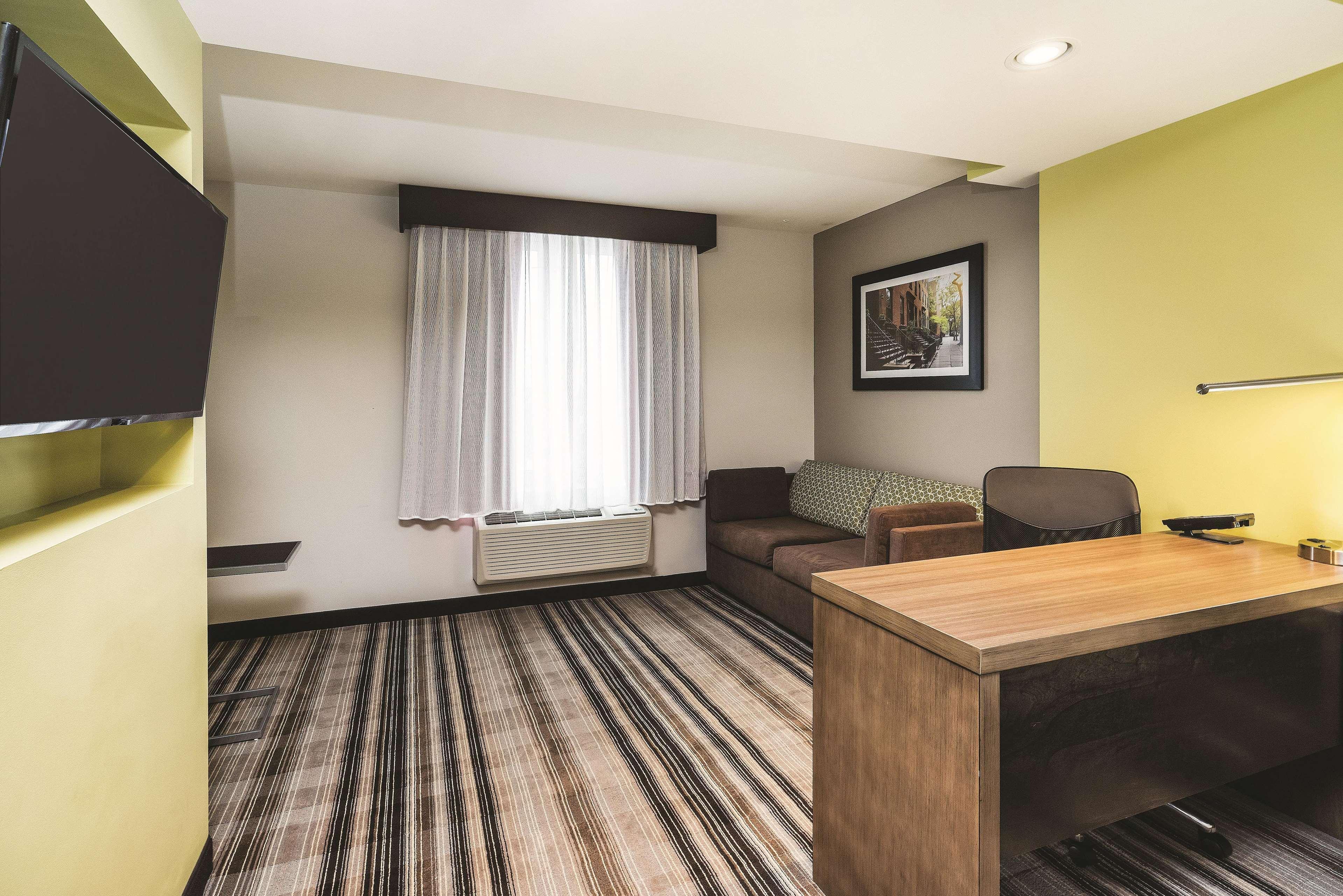La Quinta By Wyndham Brooklyn Central New York Exterior foto