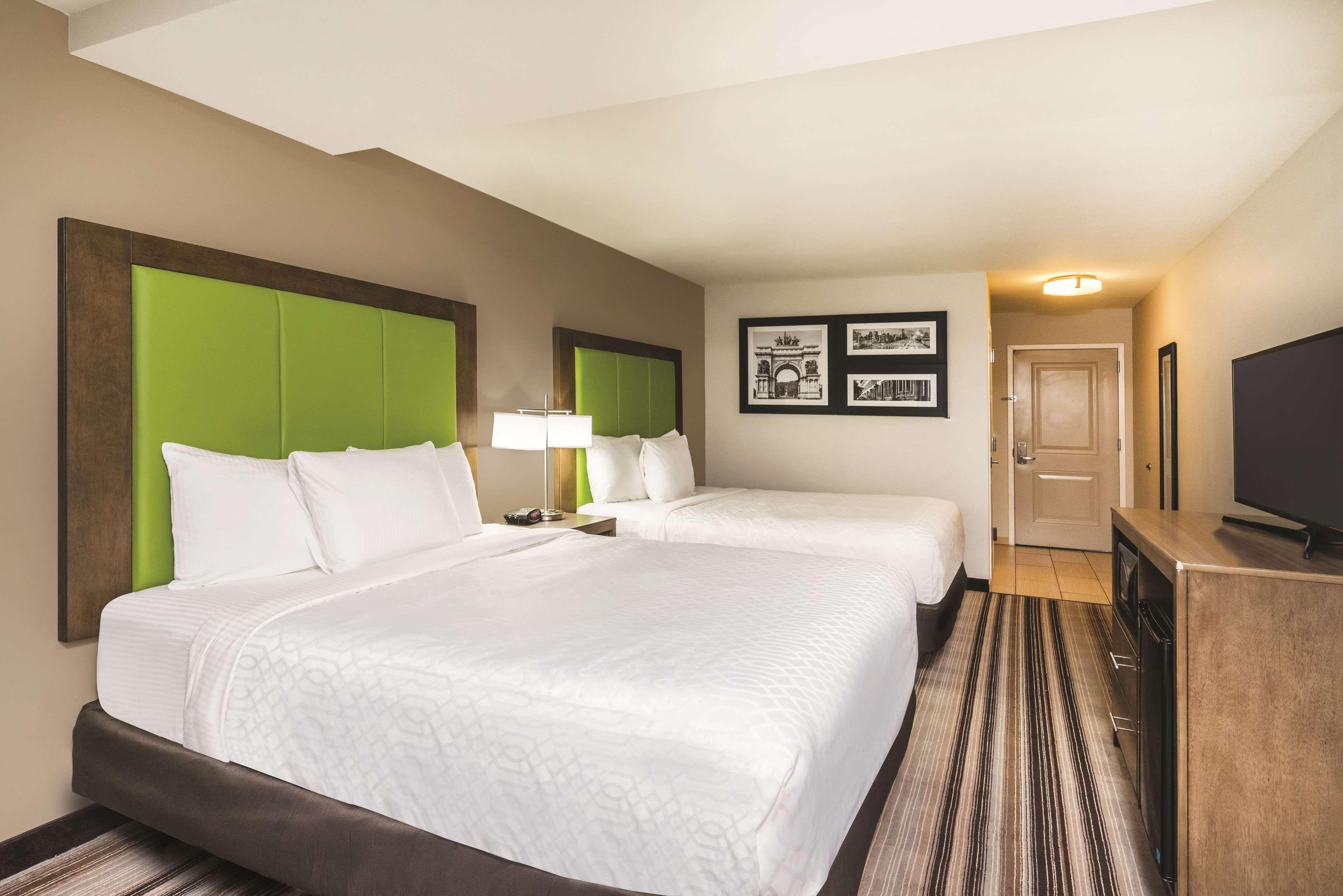 La Quinta By Wyndham Brooklyn Central New York Exterior foto
