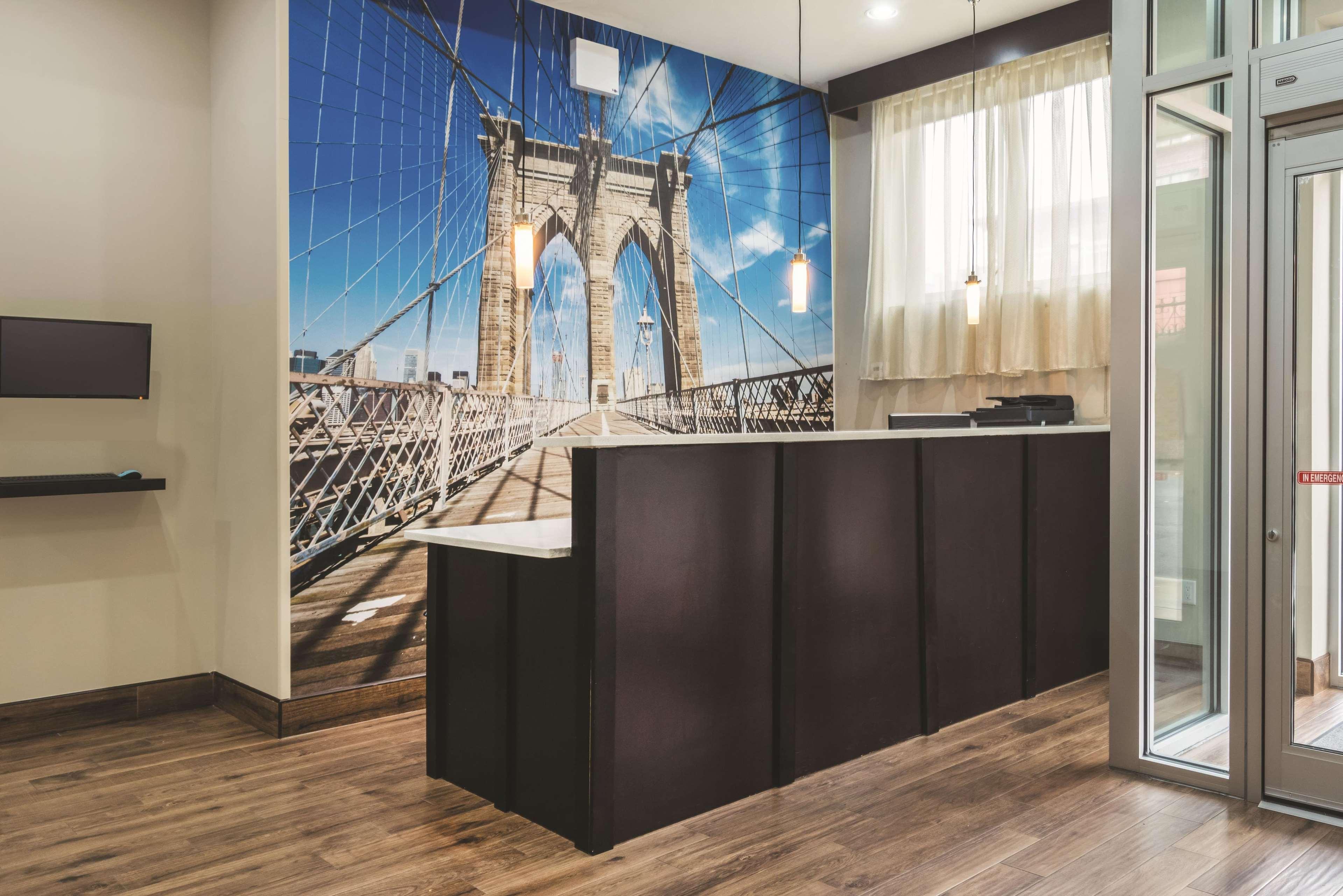 La Quinta By Wyndham Brooklyn Central New York Exterior foto