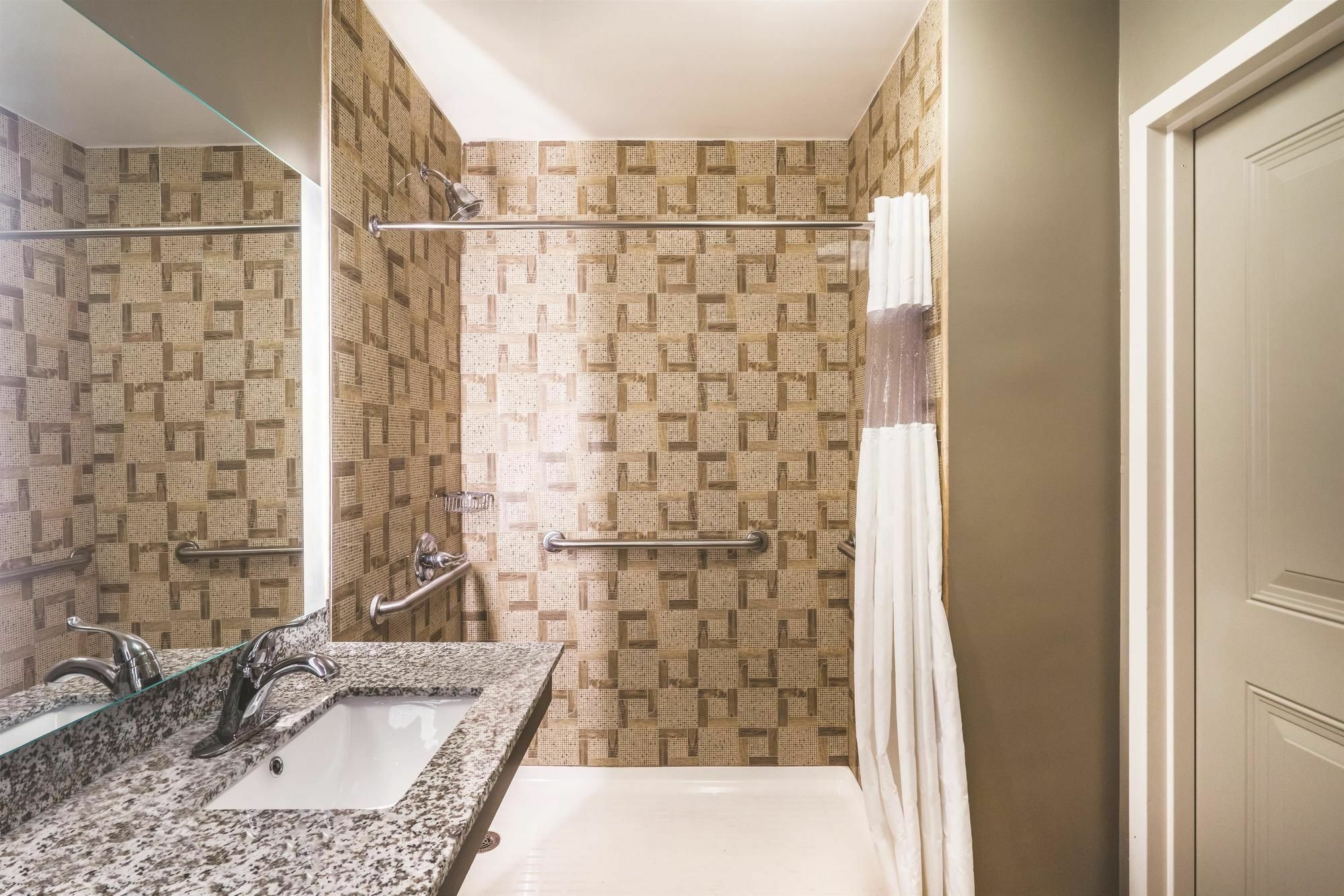 La Quinta By Wyndham Brooklyn Central New York Exterior foto